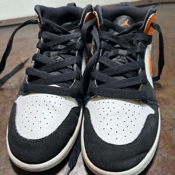 Nike Jordan AJ 1 Mid “Shattered Backboard” Black, Starfish (Orange), White Youth - Picture 7 of 15